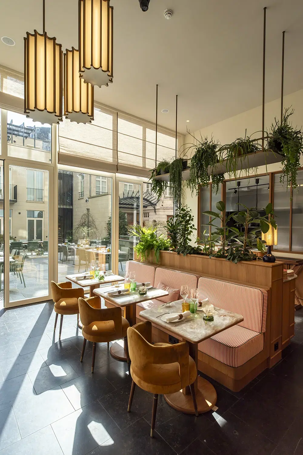faubourg-21-restaurant-bistrot-bistra-noisette-interieur-lumineux