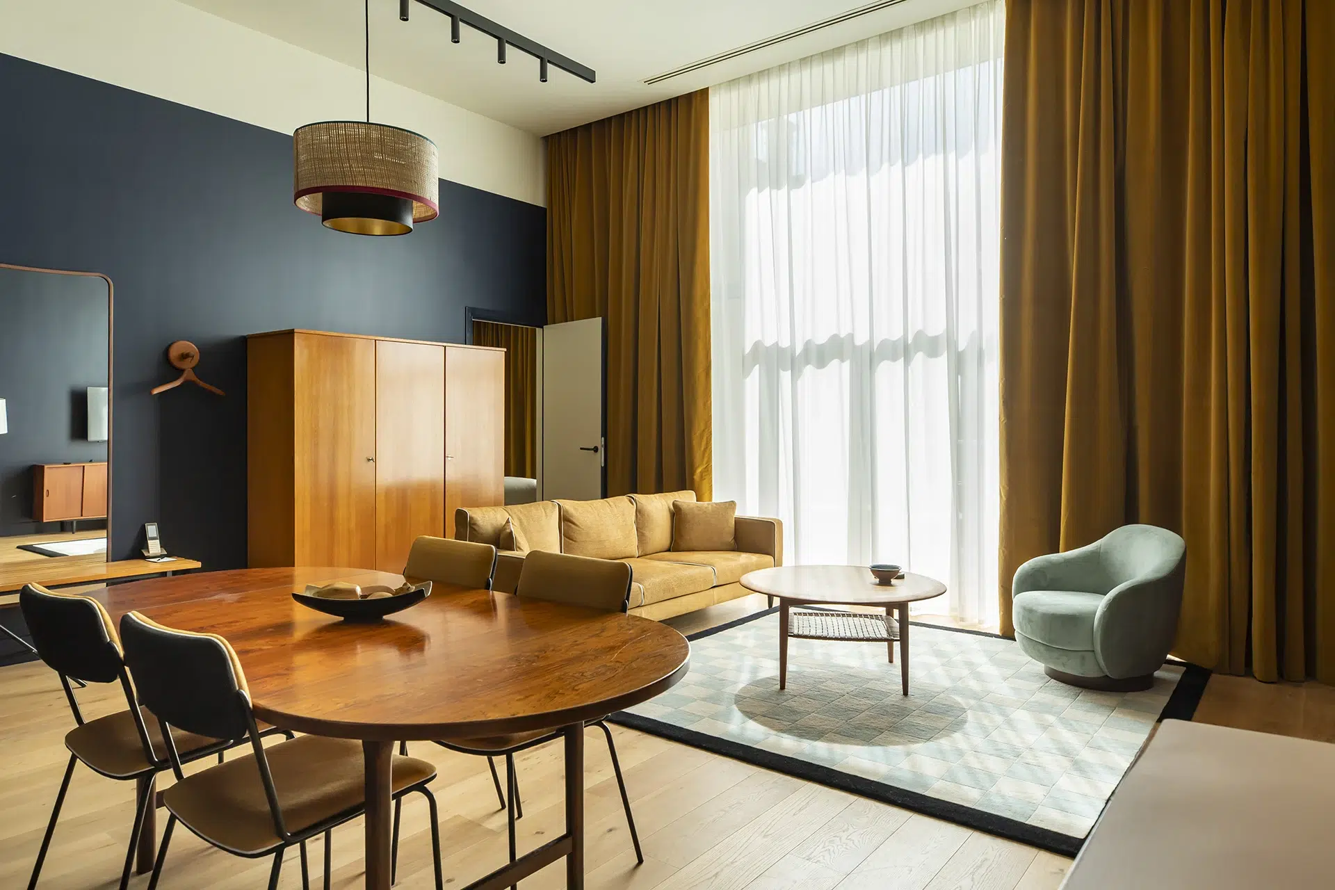 faubourg-21-suite-prestige-salon-vue-jardin-hotel-bruxelles
